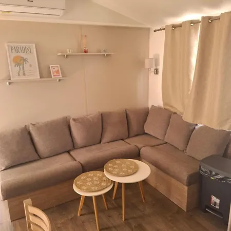 مكان تخييم Mobil-home Siblu Chez Eric & Celine *